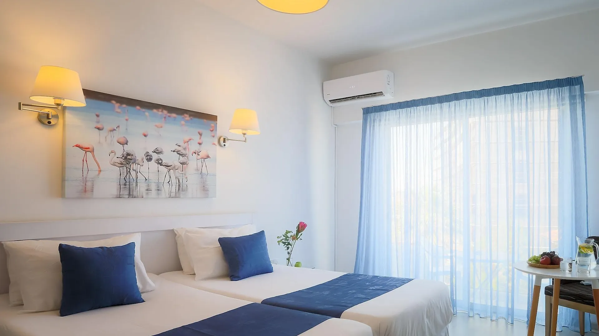 Mikes Kanarium City Hotel Larnaca 3*,  Kypr