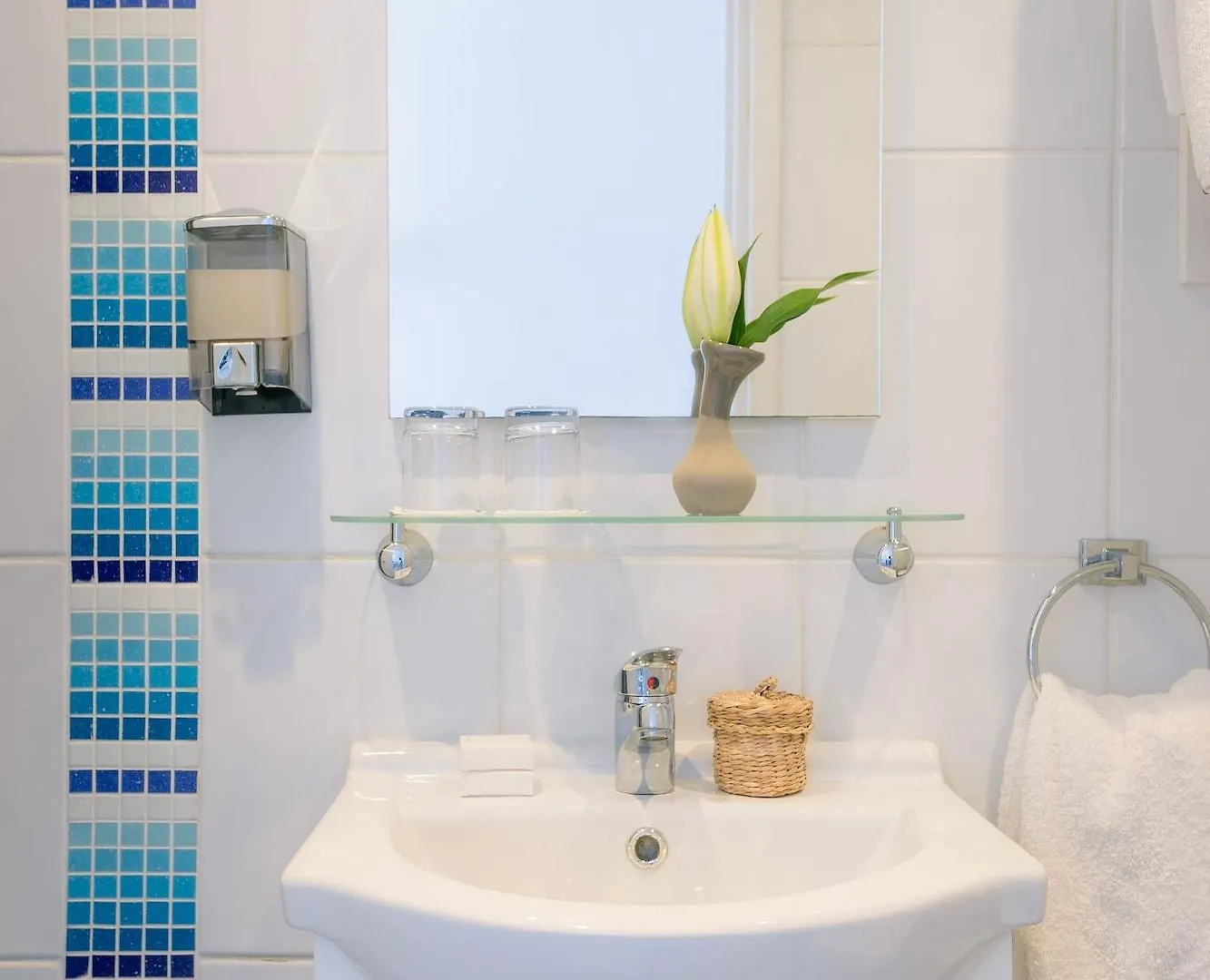 לרנקה Mikes Kanarium City Hotel קפריסין